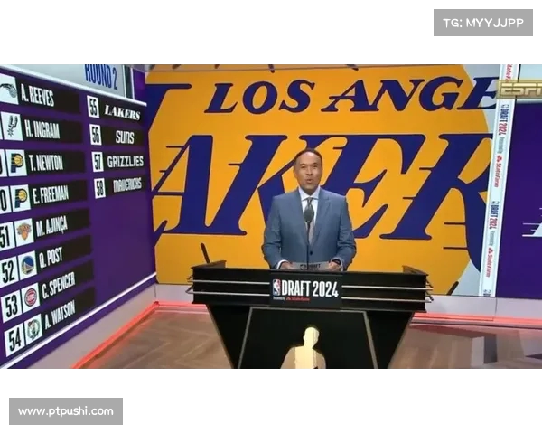 湖人总经理佩林卡到场！布朗尼身披球衣参与训，视频全记录