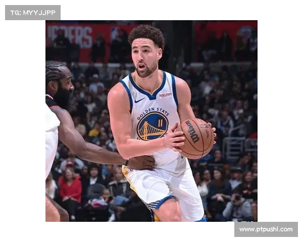 勇记：克莱连续失误成败因，他穿球衣愤怒离场令人心痛